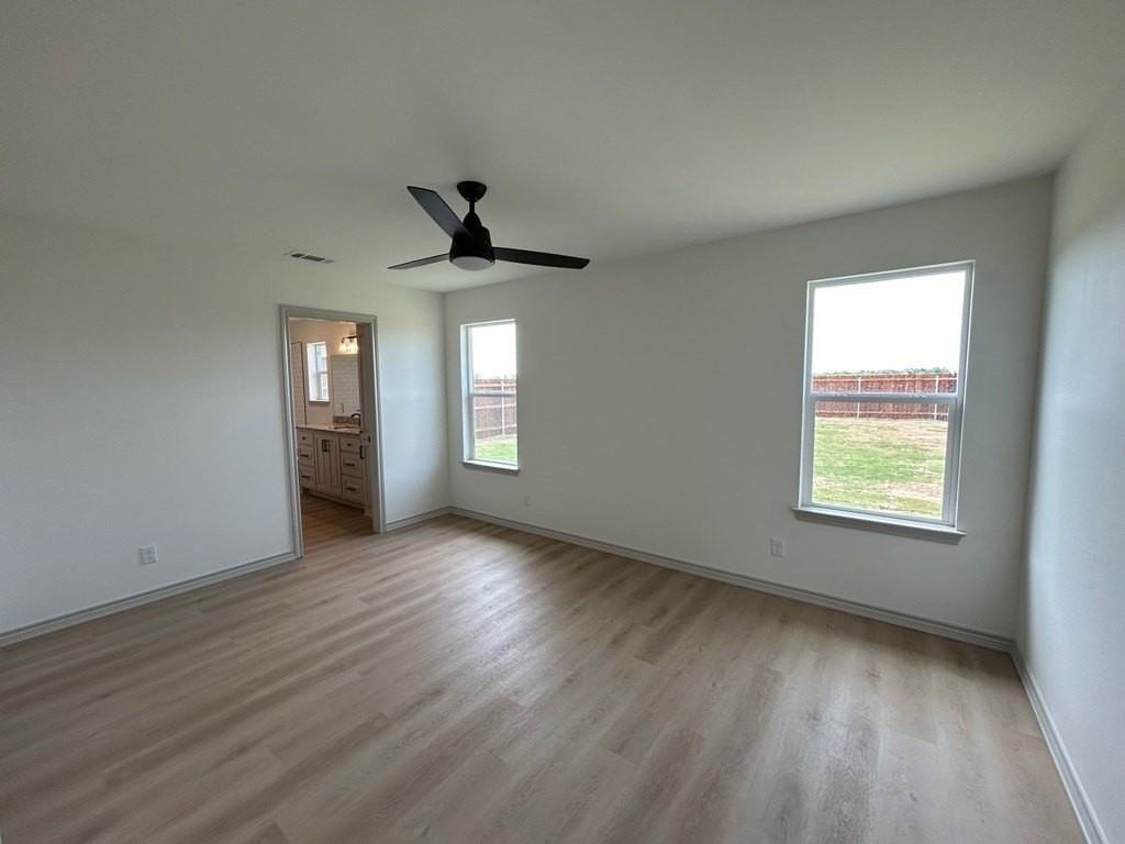 1007 E 40th St - Photo 5 of 13