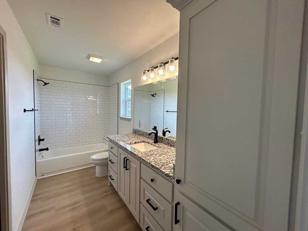 1007 E 40th St - Photo 6 of 13