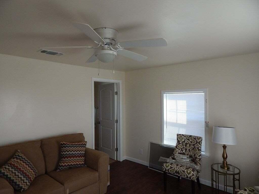 1320 1/2 N Van Buren St - Photo 2 of 5