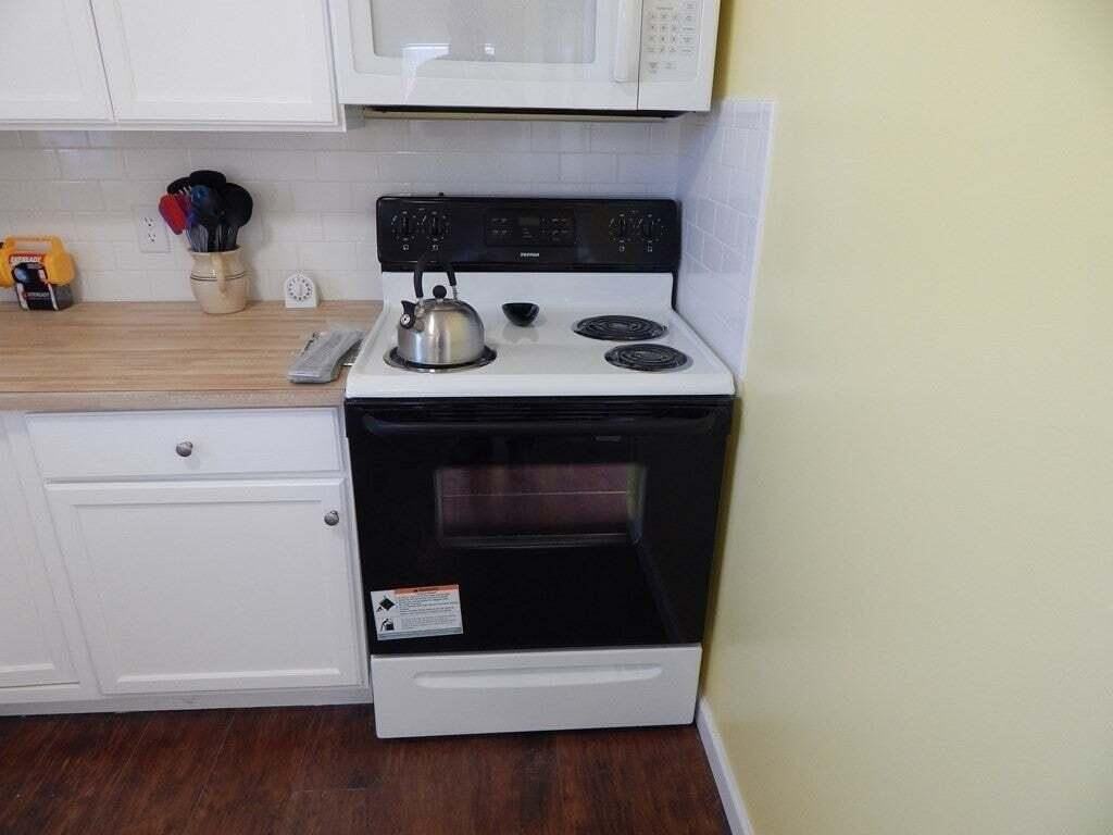 1320 1/2 N Van Buren St - Photo 4 of 5