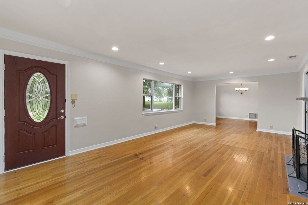 117 Bryker Dr - Photo 4 of 42