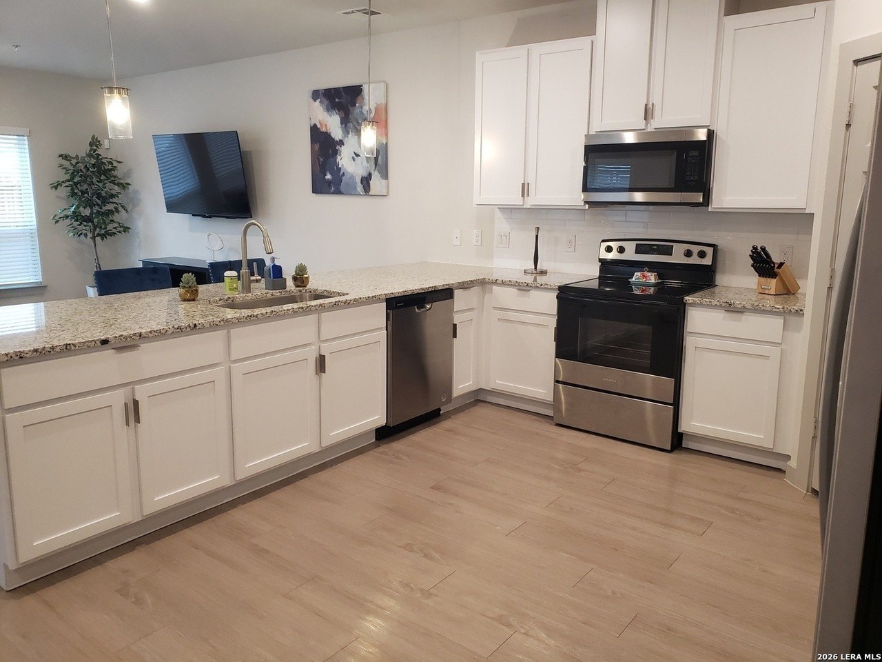 109 Lavonne Villa - Photo 4 of 29