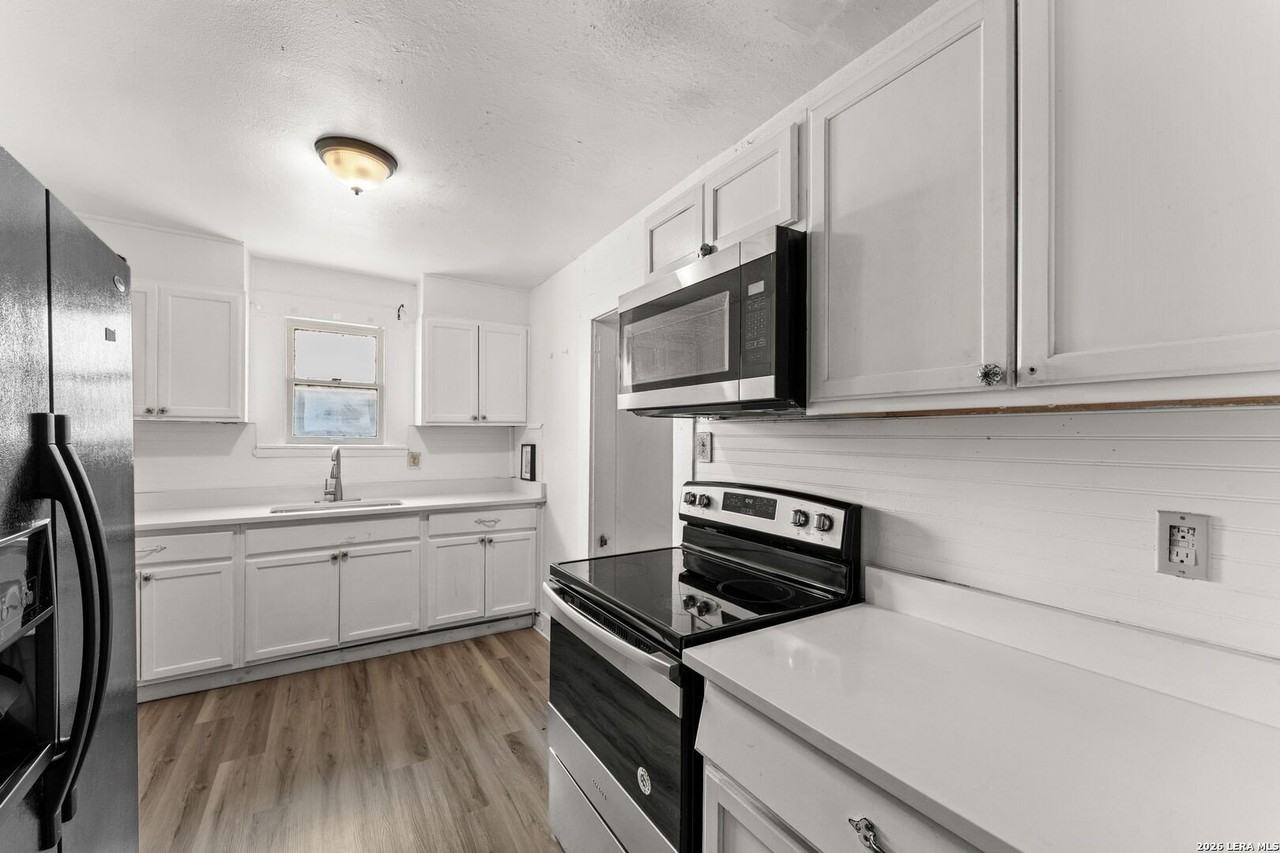 304 Andrews - Photo 3 of 13