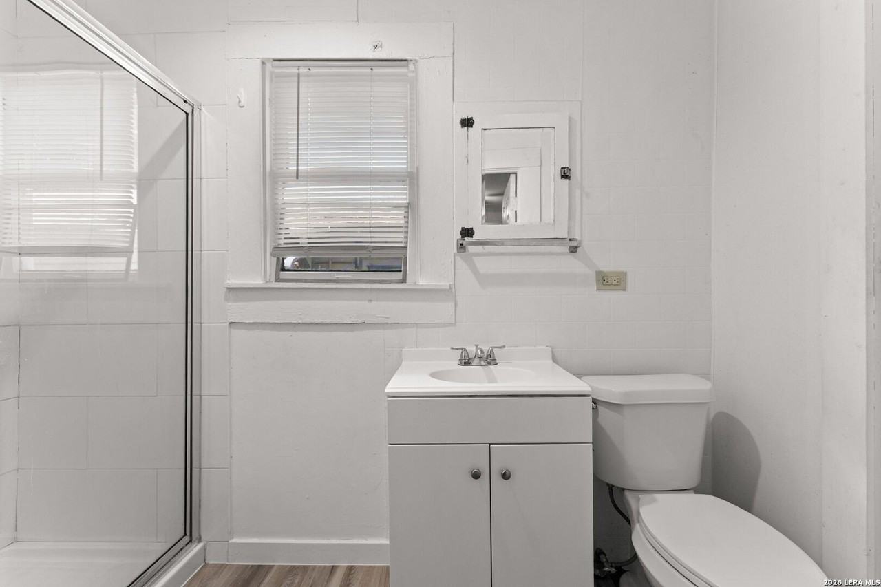 304 Andrews - Photo 5 of 13