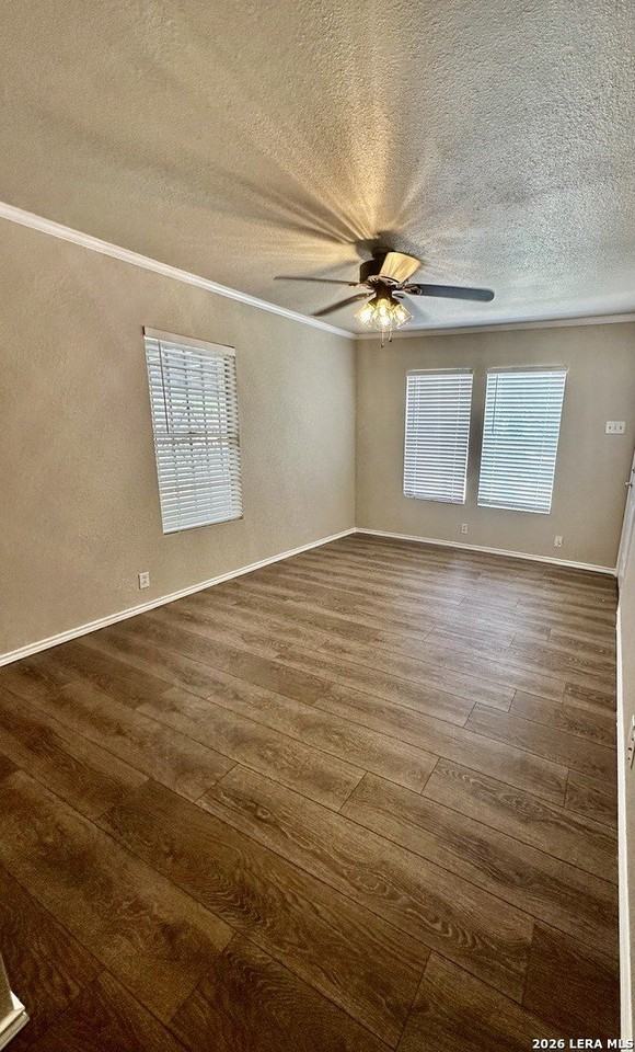 222 Bristol Ave - Photo 3 of 19