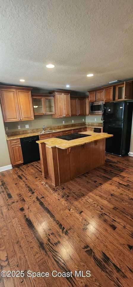 2577 Sykes Creek Dr - Photo 7 of 38