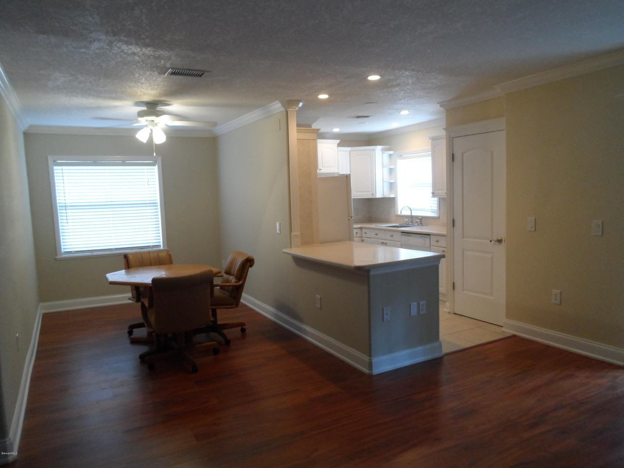 255 Spring Dr #1 - Photo 3 of 23
