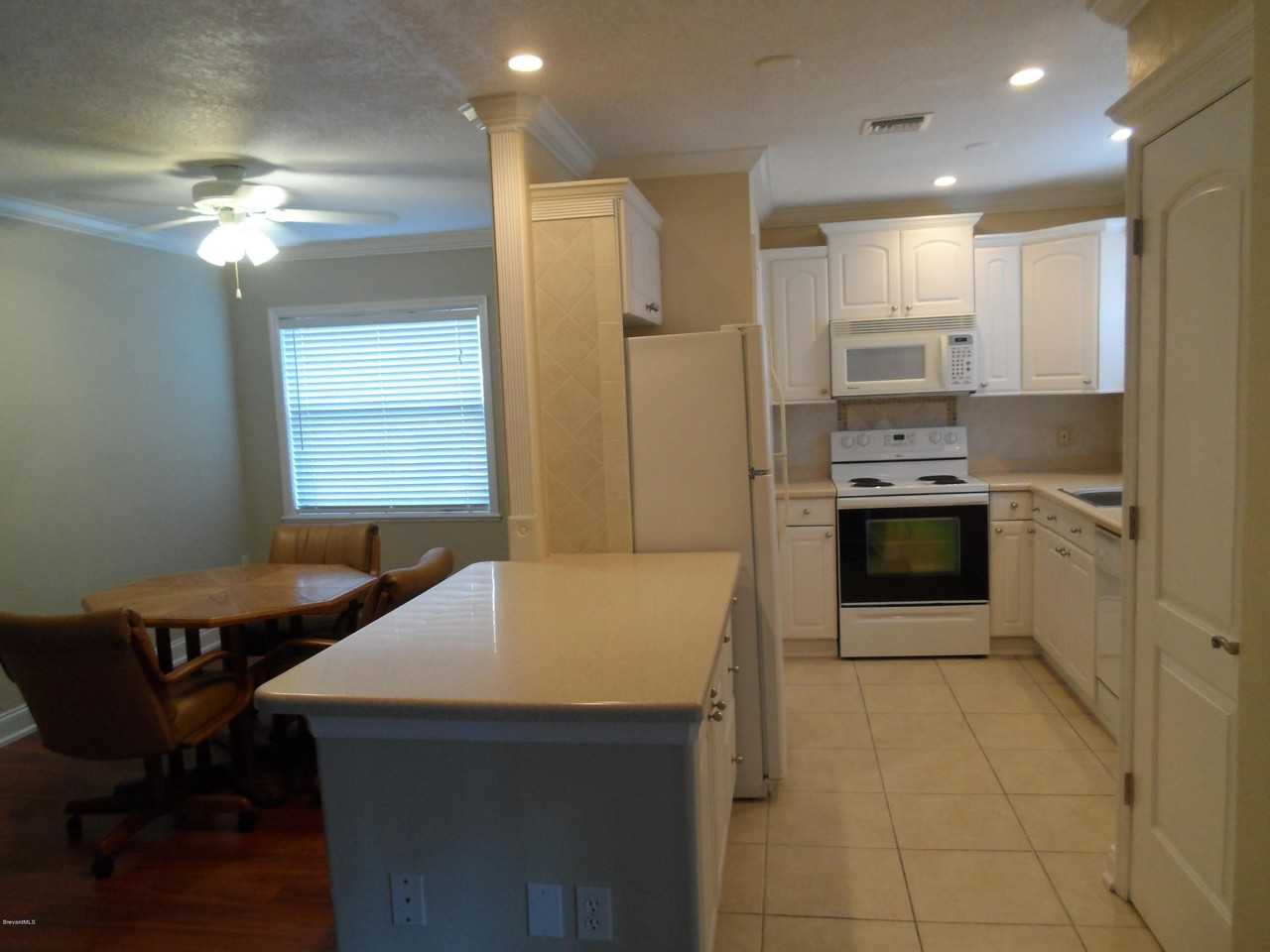 255 Spring Dr #1 - Photo 4 of 23