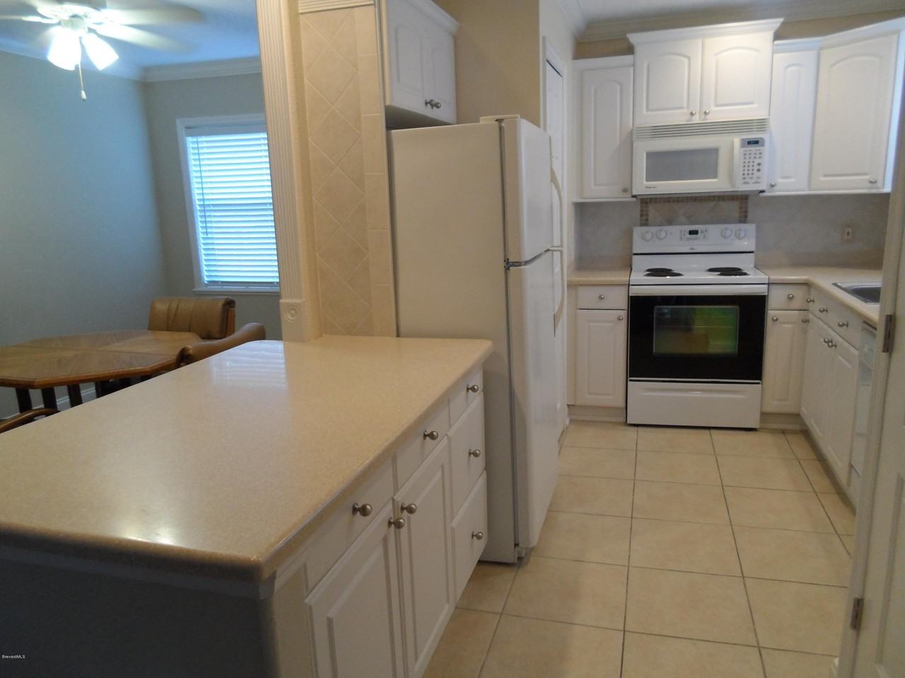 255 Spring Dr #1 - Photo 5 of 23