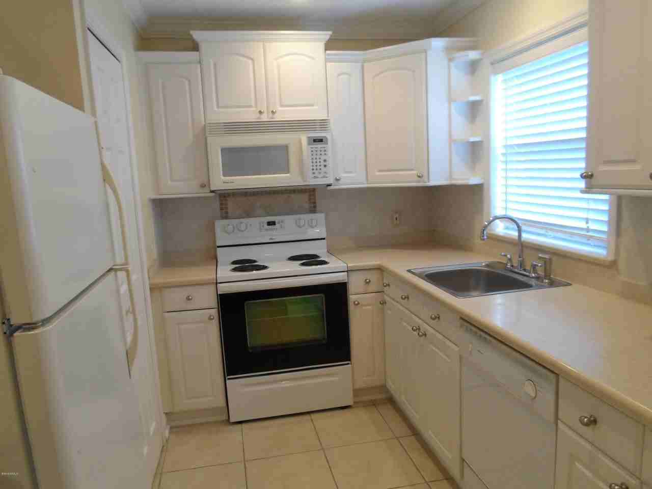 255 Spring Dr #1 - Photo 6 of 23