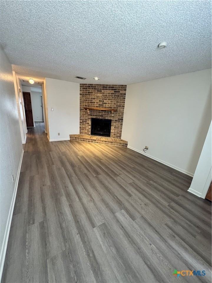 203 Versailles St - Photo 2 of 15