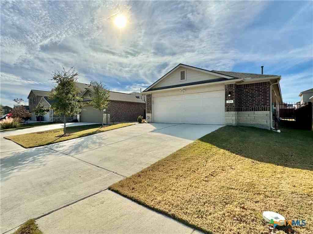 224 Yoakum St - Photo 3 of 39