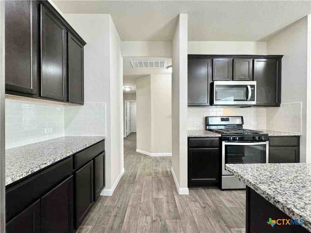 224 Yoakum St - Photo 6 of 39