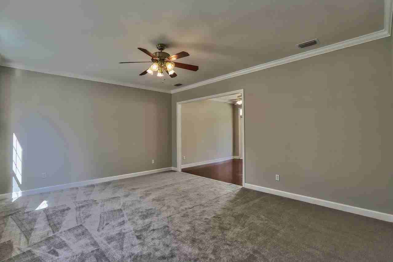 3979 Four Oaks Blvd - Photo 5 of 34
