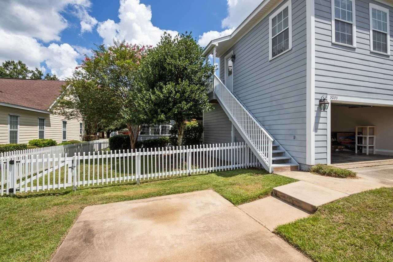 3253-1 Stanhope Dr - Photo 2 of 9