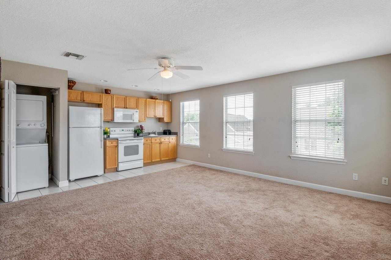 3253-1 Stanhope Dr - Photo 3 of 9