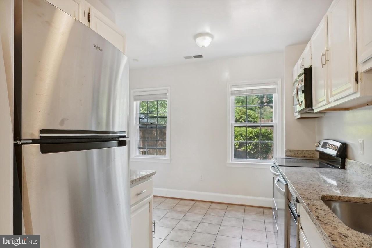 3231 Sutton Pl Nw #A - Photo 7 of 17