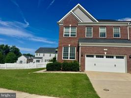 featured image of 1005 Clover Cir