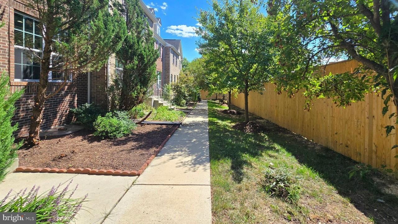 7019 Joann Khan Dr - Photo 3 of 37
