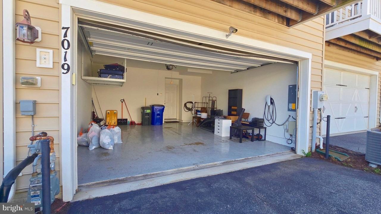 7019 Joann Khan Dr - Photo 5 of 37