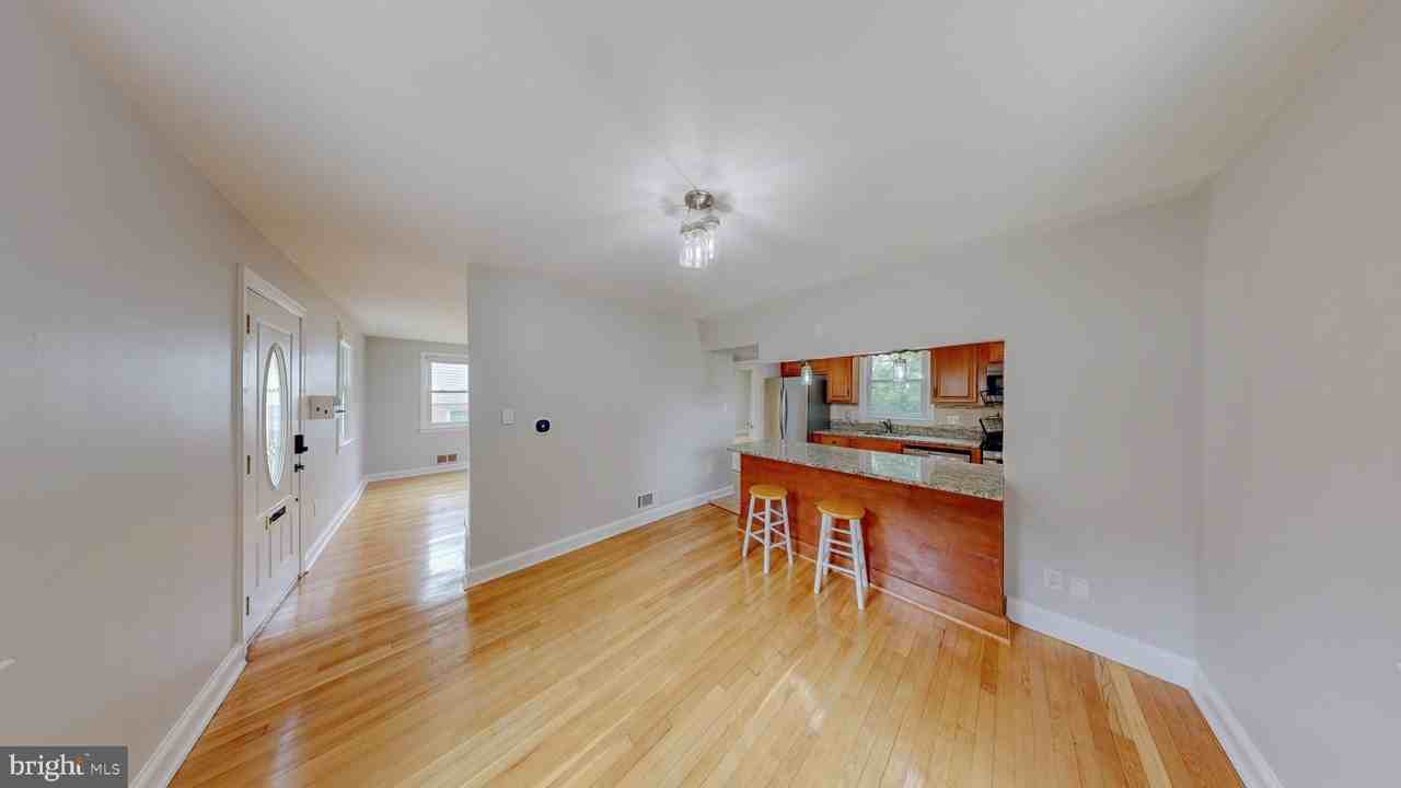 2410 Dexter Ave - Photo 3 of 22