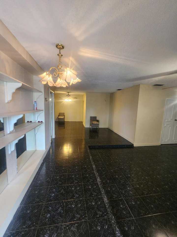 225 S Sequoia Dr - Photo 6 of 49