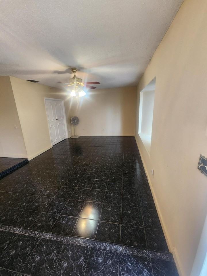 225 S Sequoia Dr - Photo 7 of 49