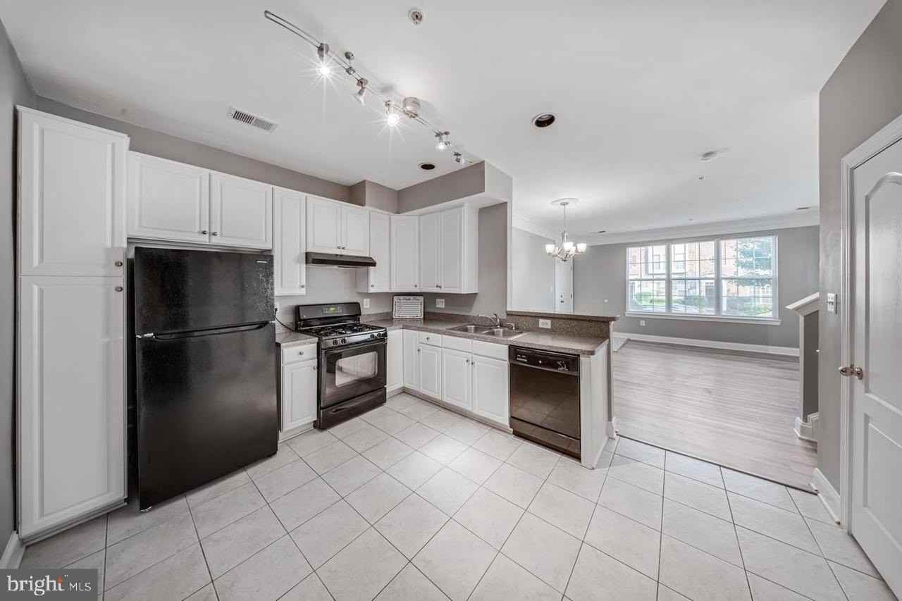 13043 Clarksburg Square Rd - Photo 7 of 29