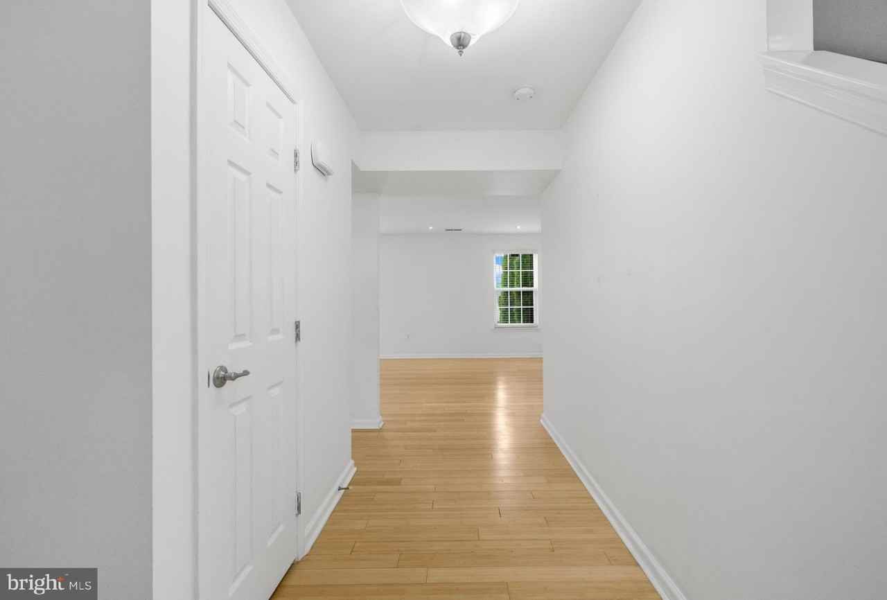 9448 Alloway Dr - Photo 4 of 37