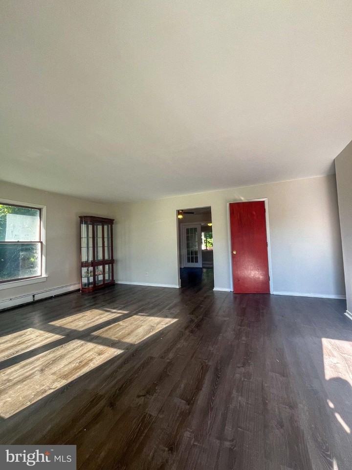 55 Rutgers Ave - Photo 3 of 16