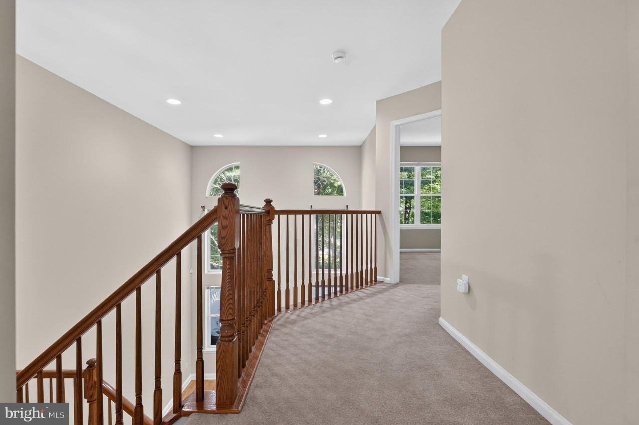 201 Waldorf Dr - Photo 5 of 30