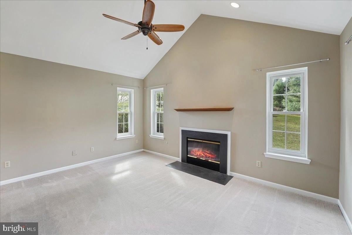 936 Railway Sq #17 - Photo 4 of 32