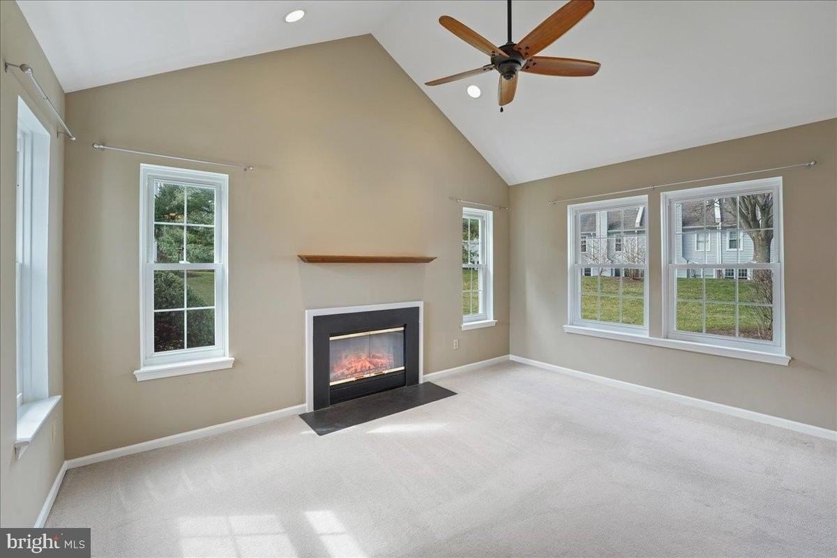 936 Railway Sq #17 - Photo 5 of 32