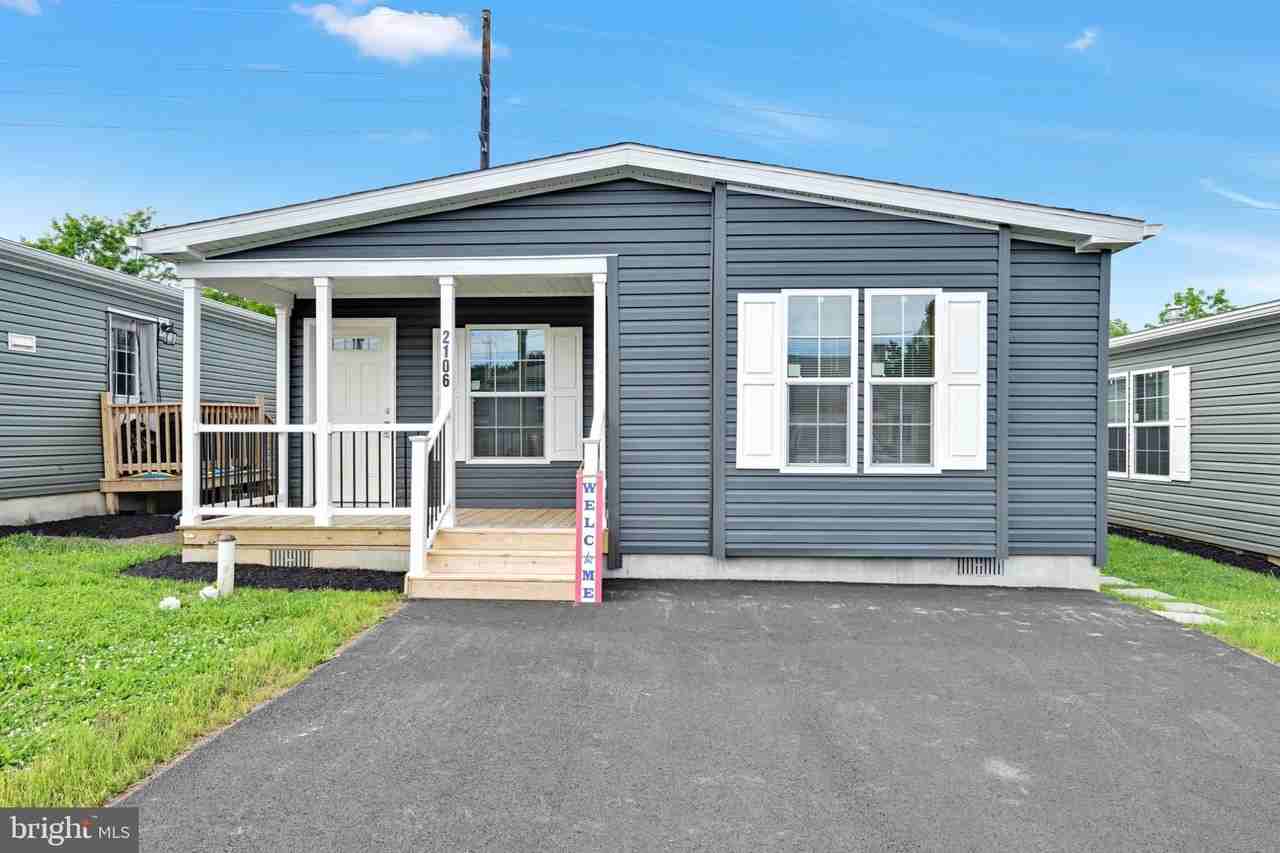 2106 Scull St - Photo 2 of 14