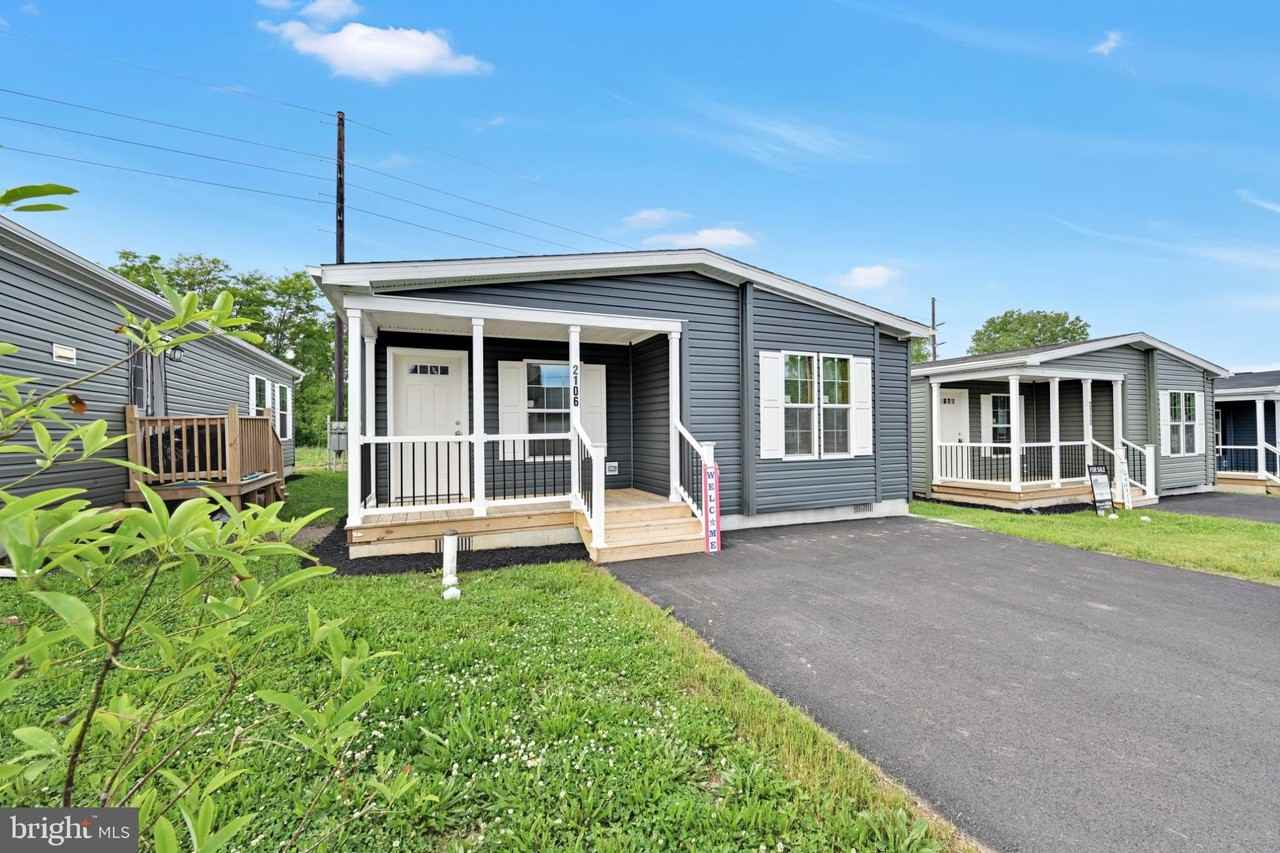 2106 Scull St - Photo 3 of 14