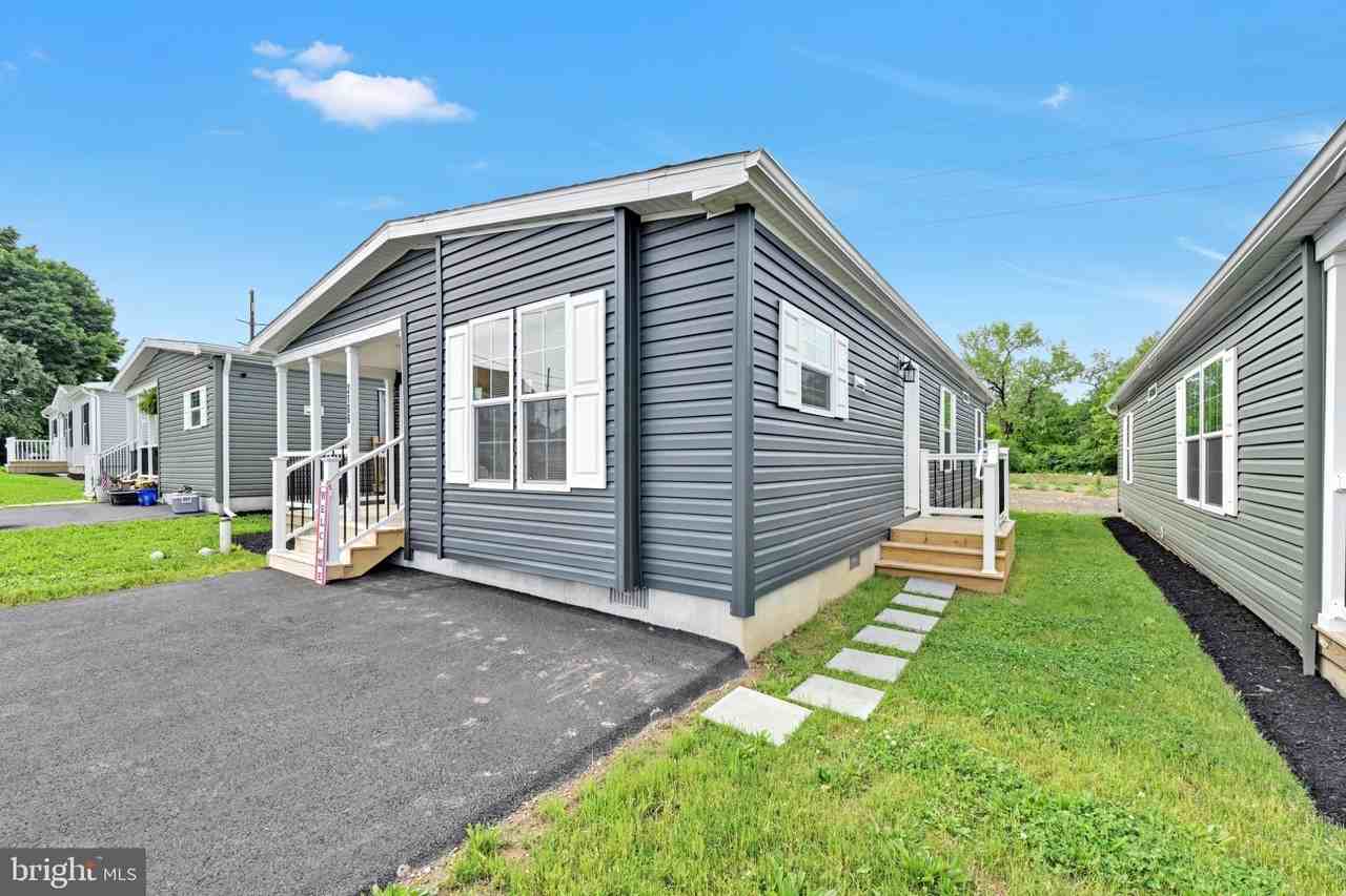 2106 Scull St - Photo 4 of 14