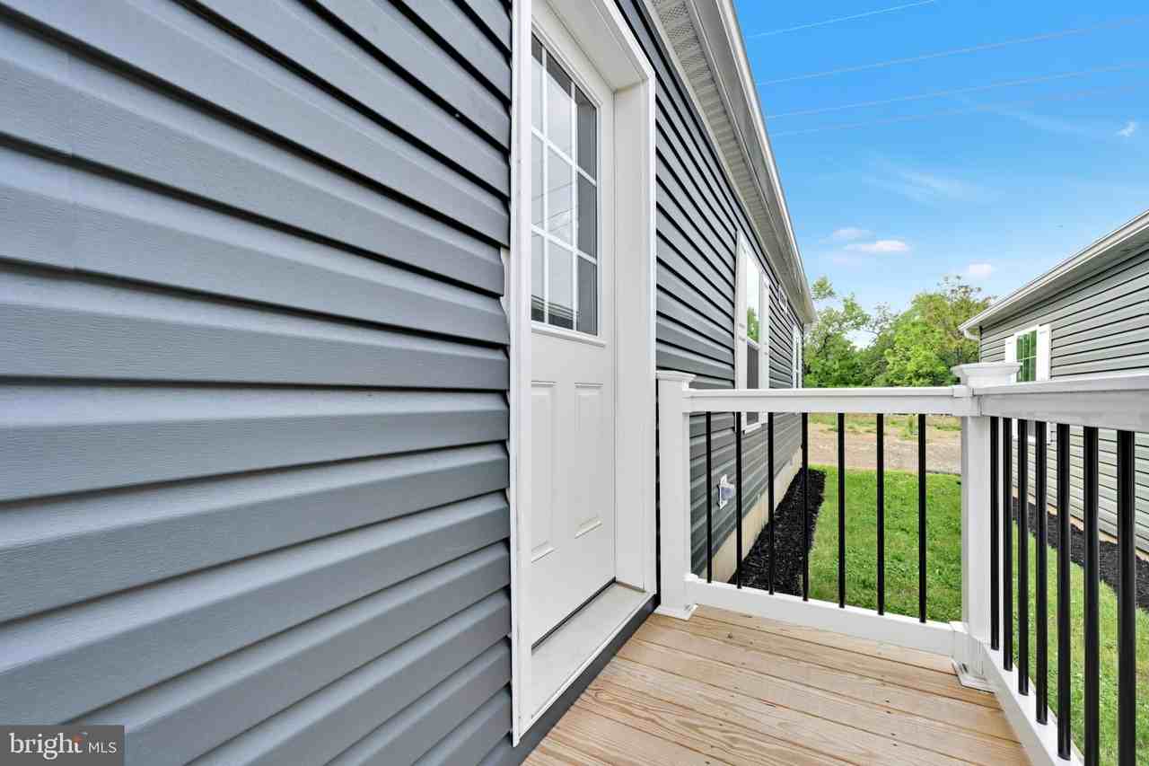 2106 Scull St - Photo 5 of 14