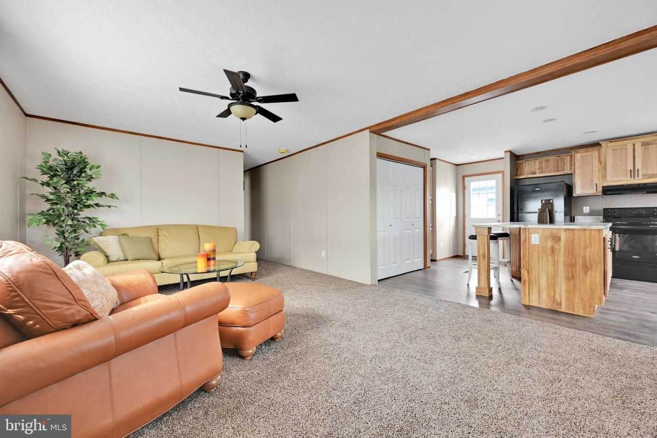 2106 Scull St - Photo 6 of 14