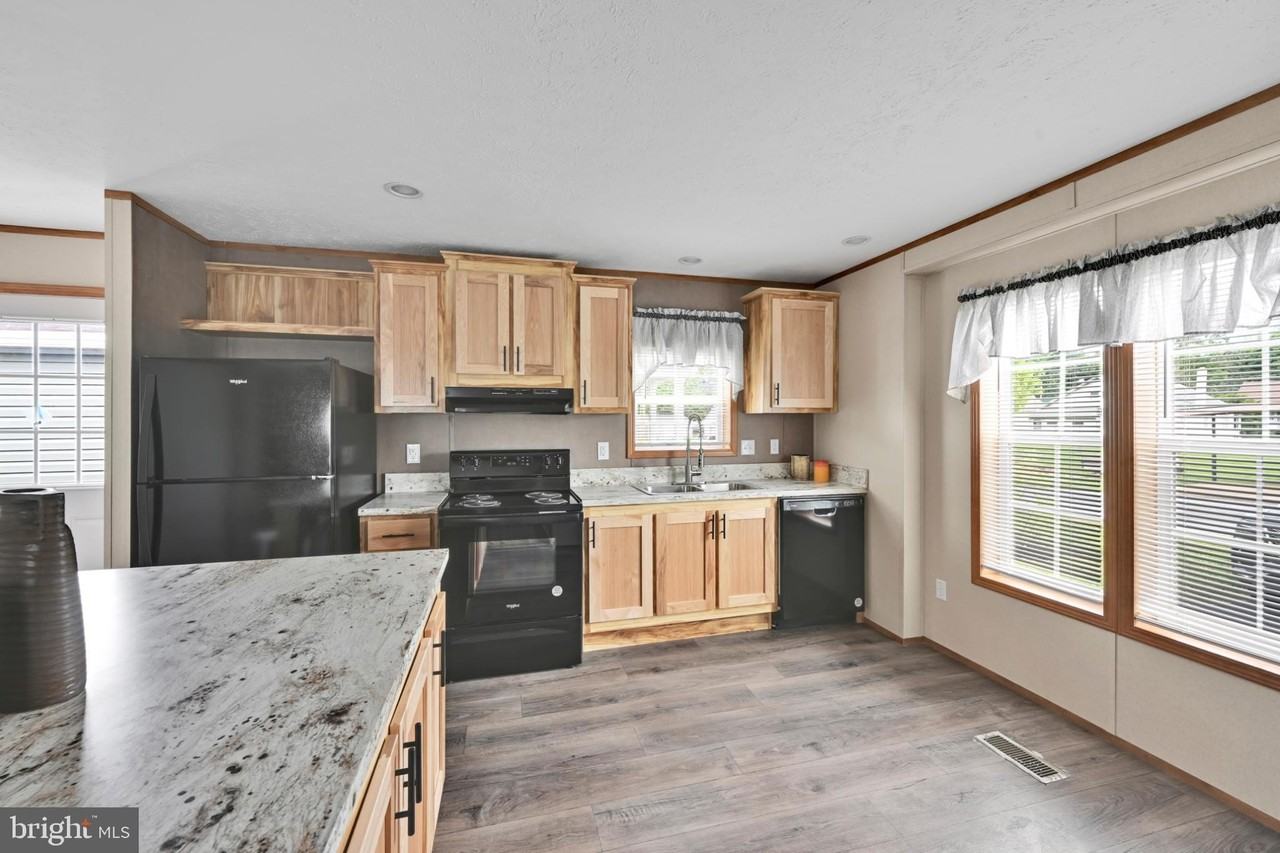 2106 Scull St - Photo 7 of 14