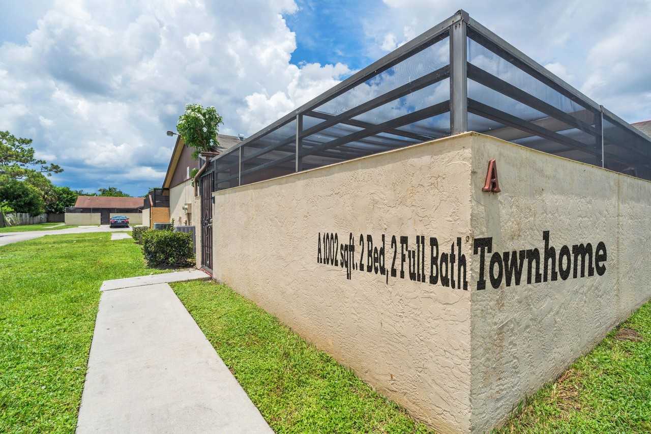 4757 Sunny Palm Cir - Photo 2 of 33