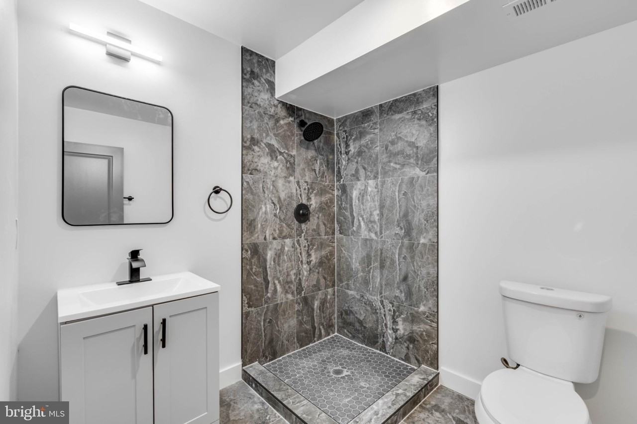 2314 N Sydenham St #1 - Photo 7 of 18