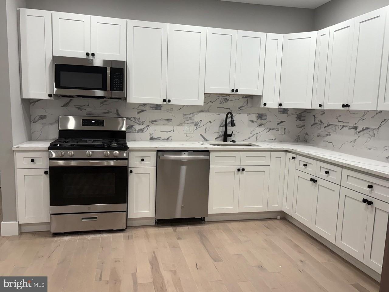 2840 W Girard Ave - Photo 5 of 17