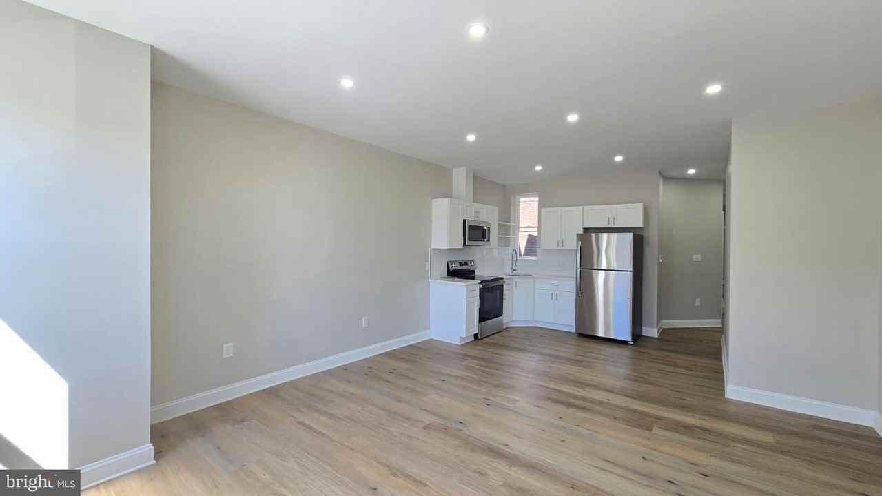 1207 W Wyoming Ave #2 - Photo 3 of 13