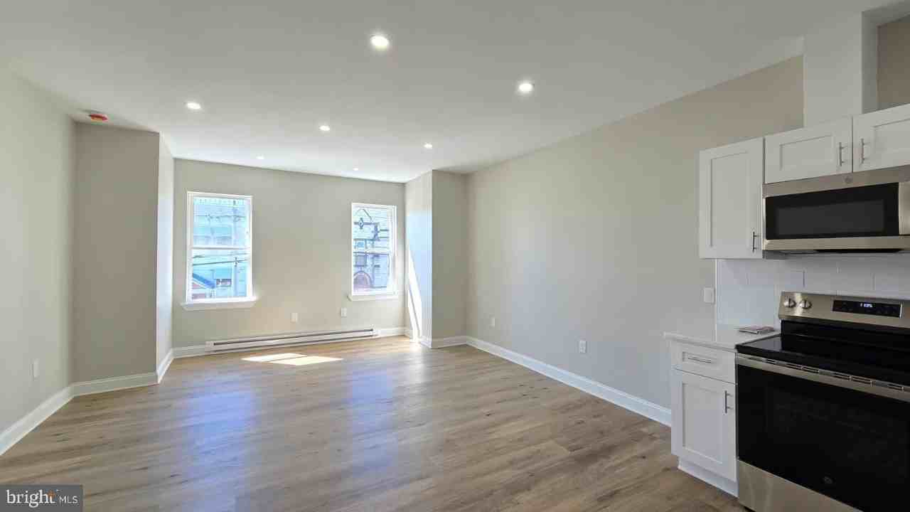 1207 W Wyoming Ave #2 - Photo 4 of 13