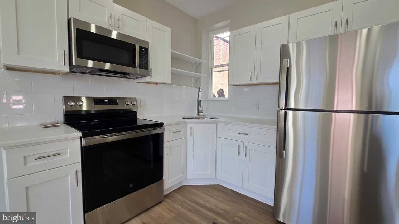 1207 W Wyoming Ave #2 - Photo 5 of 13
