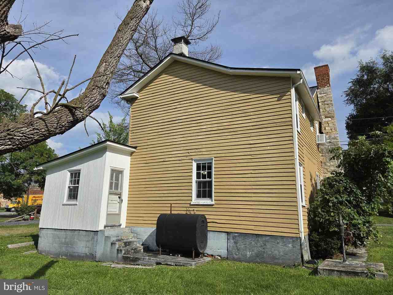 5335 Germain St - Photo 4 of 24