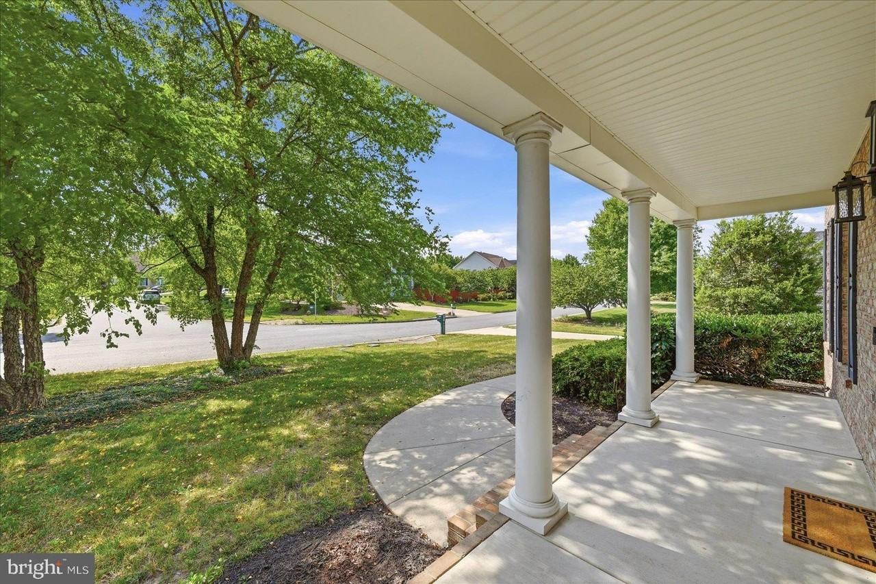 104 Bramble Ct - Photo 5 of 50