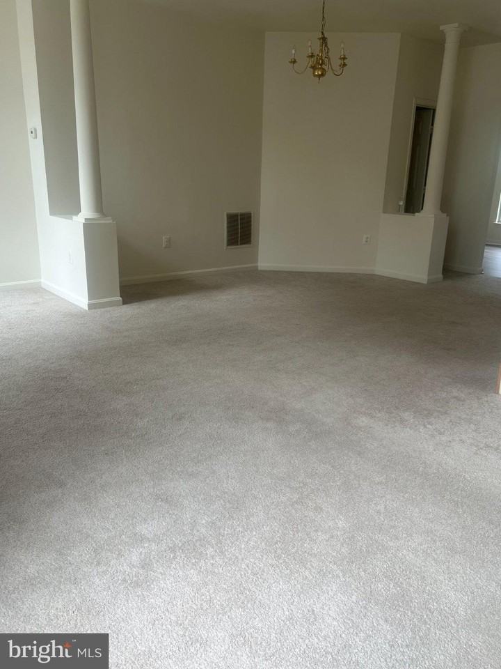 13205 Fox Ripple Ln - Photo 7 of 20