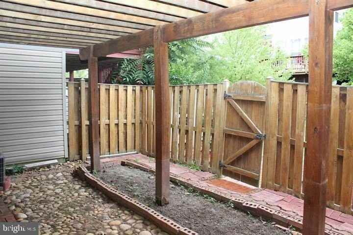 2555 Chase Wellesley Dr - Photo 5 of 24