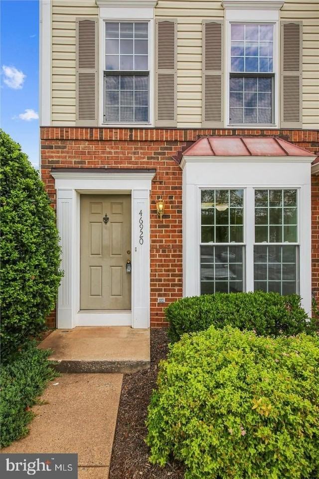 46920 Courtyard Sq - Photo 5 of 17